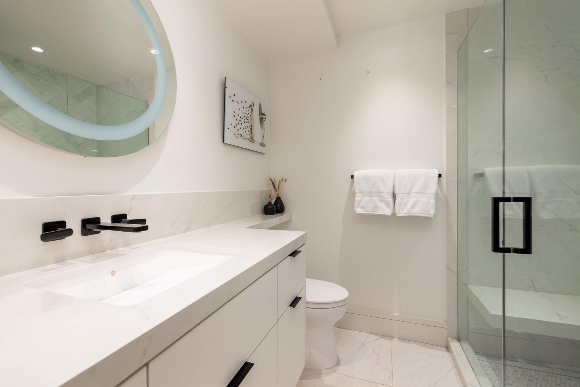 Apartment Renovated 2br - Walk To Gondola